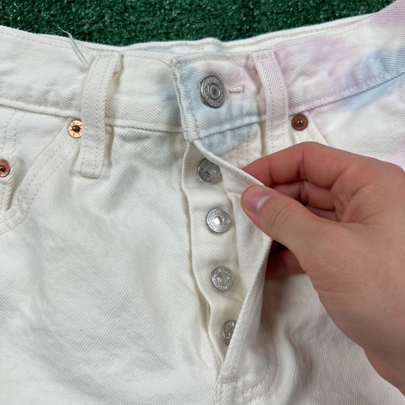 Levi's 501 White Cutoff Shorts Denim Jeans Button Fly 28x2.5" Pink Blue Dye - Picture 4 of 10